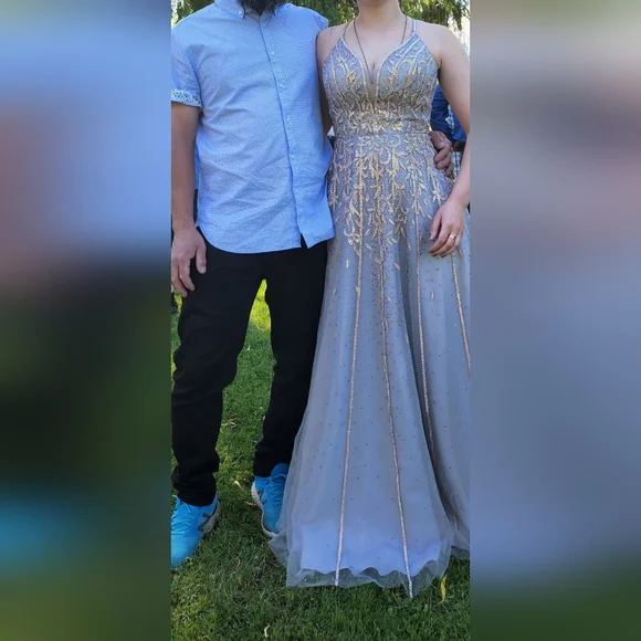 PROM DRESS SIZE 4 - Picture 2 of 4